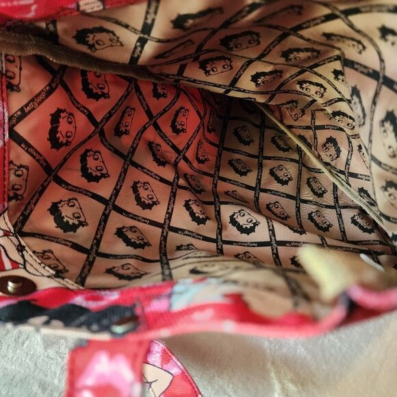 Betty Boop Magnetic Closure Tote Bag - Picture 6 of 6